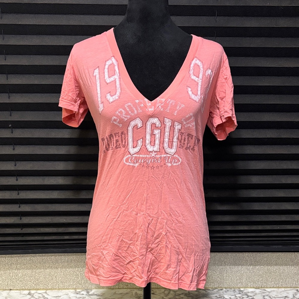 COWGIRL UP Women’s Coral Pink Logo Front V-Neck SS Fitted T-Shirt SZ Medium‎